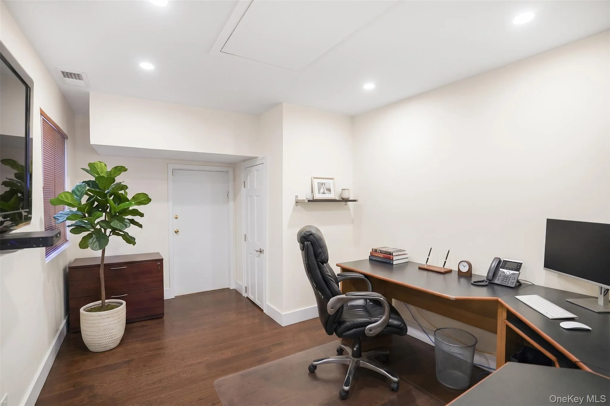 85 Rhett Court, Smithtown, NY, 2 Bedrooms Bedrooms, 6 Rooms Rooms,2 BathroomsBathrooms,Residential Lease,For Rent,Rhett,0,985613 85 Rhett Court, Smithtown, NY, 2 Bedrooms Bedrooms, 6 Rooms Rooms,2 BathroomsBathrooms,Residential Lease,For Rent,Rhett,0,985613