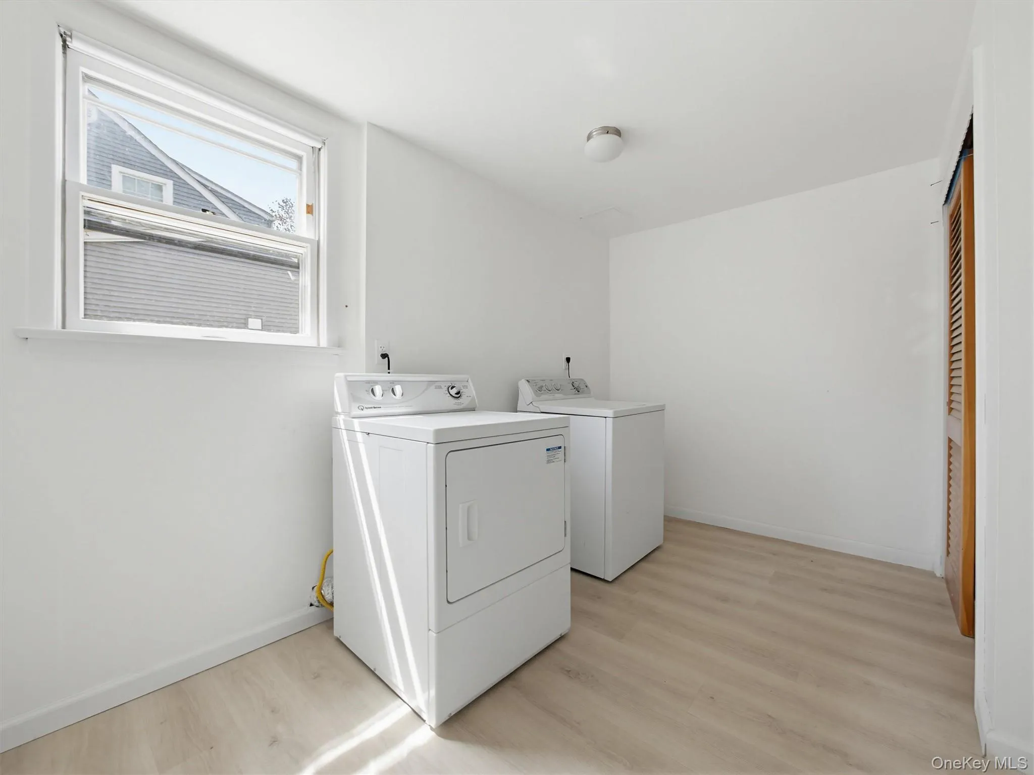 Generously sized laundry room Generously sized laundry room