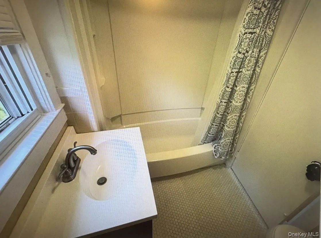 2 Orchard Neck Road, Brookhaven, NY, 1 Bedroom Bedrooms, 4 Rooms Rooms,1 BathroomBathrooms,Residential Lease,For Rent,Orchard Neck,0,985689 2 Orchard Neck Road, Brookhaven, NY, 1 Bedroom Bedrooms, 4 Rooms Rooms,1 BathroomBathrooms,Residential Lease,For Rent,Orchard Neck,0,985689