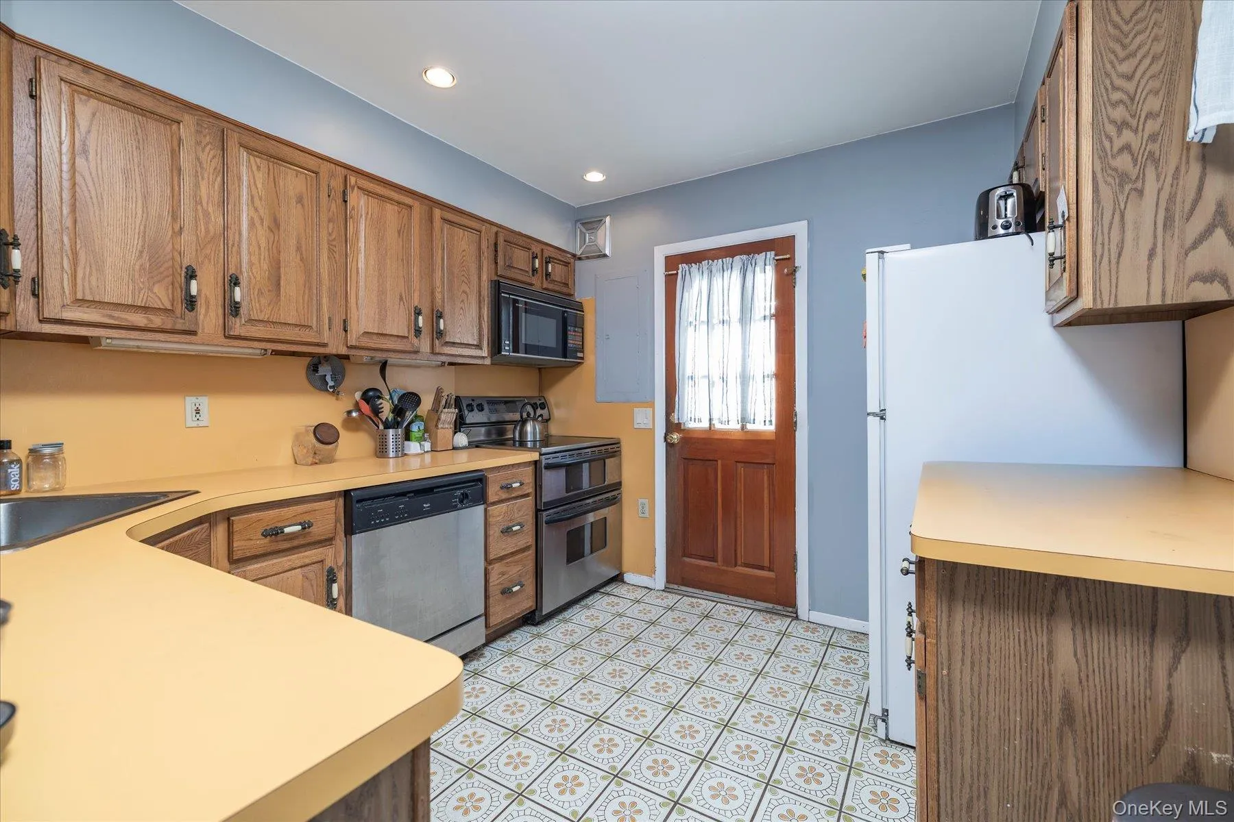 26 Pebble Lane, Hempstead, NY, 3 Bedrooms Bedrooms, 7 Rooms Rooms,1 BathroomBathrooms,Residential,For Rent,Pebble,0,985699 26 Pebble Lane, Hempstead, NY, 3 Bedrooms Bedrooms, 7 Rooms Rooms,1 BathroomBathrooms,Residential,For Rent,Pebble,0,985699