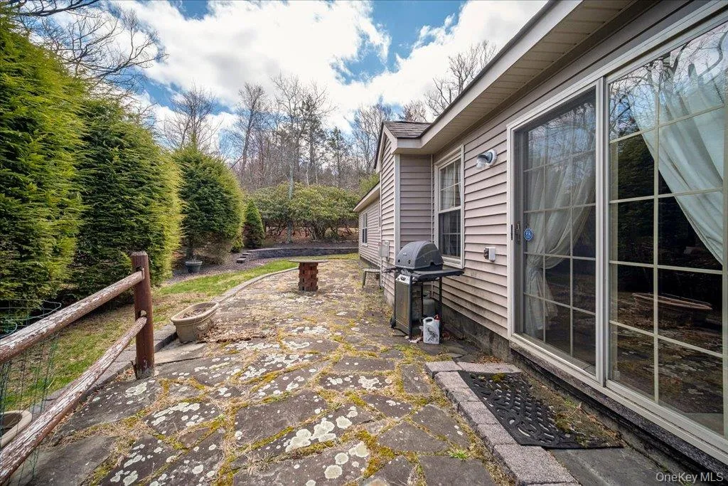 2 Douglas Street, Thompson, NY, 3 Bedrooms Bedrooms, 6 Rooms Rooms,2 BathroomsBathrooms,Residential,For Rent,Douglas,0,985714 2 Douglas Street, Thompson, NY, 3 Bedrooms Bedrooms, 6 Rooms Rooms,2 BathroomsBathrooms,Residential,For Rent,Douglas,0,985714