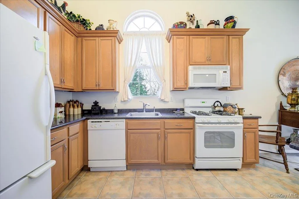2 Douglas Street, Thompson, NY, 3 Bedrooms Bedrooms, 6 Rooms Rooms,2 BathroomsBathrooms,Residential,For Rent,Douglas,0,985714 2 Douglas Street, Thompson, NY, 3 Bedrooms Bedrooms, 6 Rooms Rooms,2 BathroomsBathrooms,Residential,For Rent,Douglas,0,985714