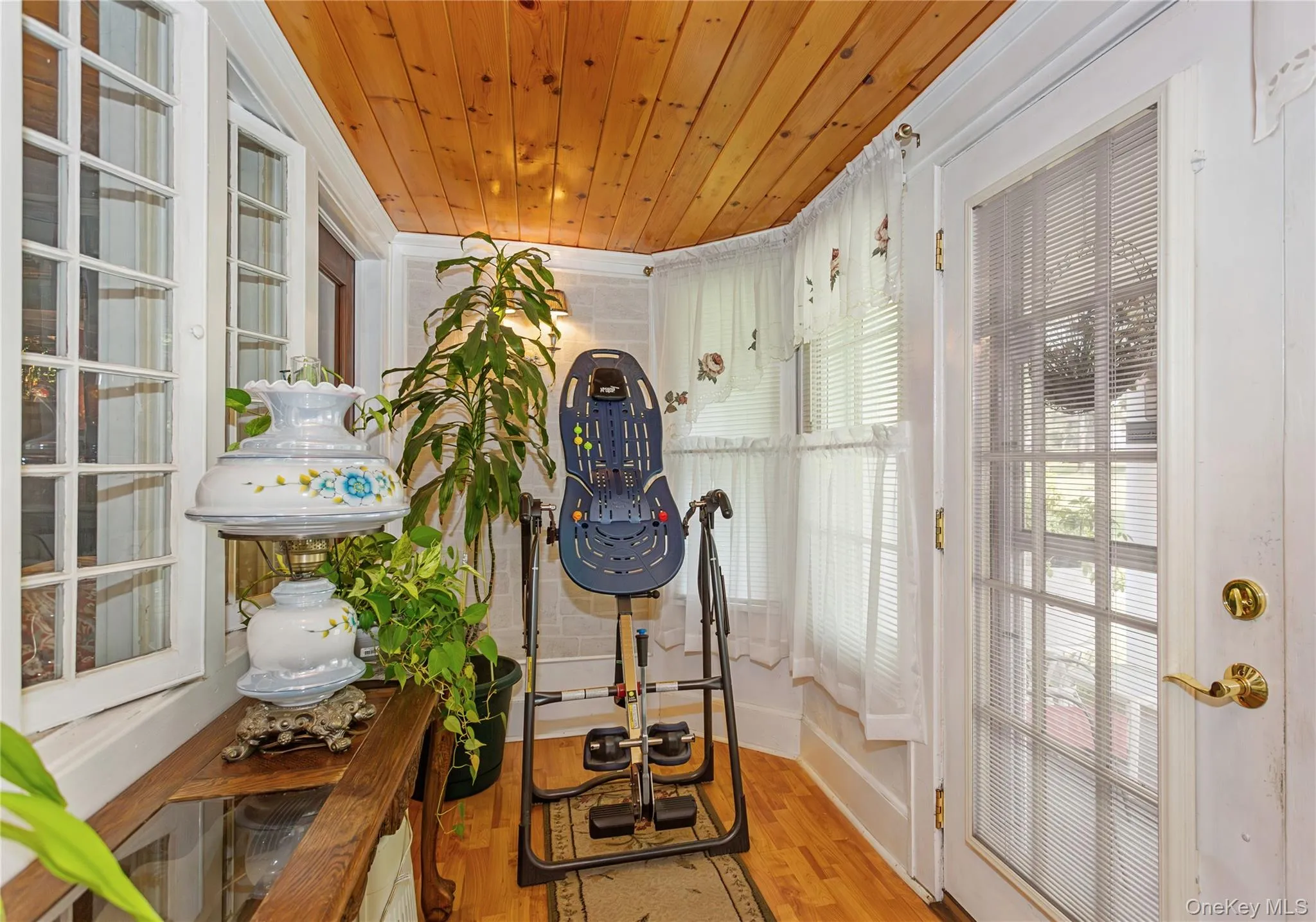 Entry/Foyer Entry/Foyer