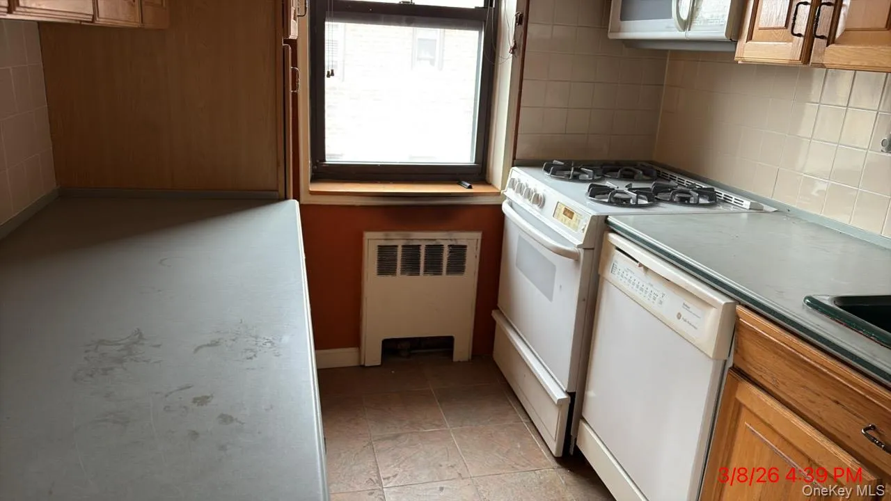 640 Pelham Road, New Rochelle, NY, 1 Bedroom Bedrooms, 4 Rooms Rooms,1 BathroomBathrooms,Residential,For Rent,Pelham,0,985723 640 Pelham Road, New Rochelle, NY, 1 Bedroom Bedrooms, 4 Rooms Rooms,1 BathroomBathrooms,Residential,For Rent,Pelham,0,985723
