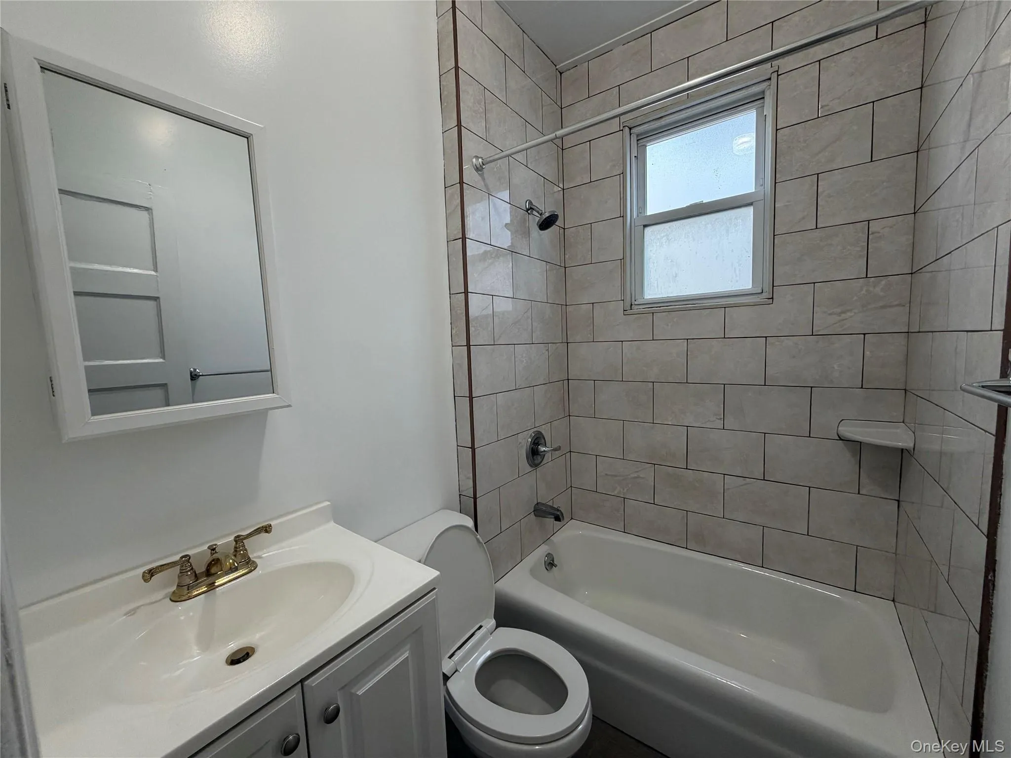 31 Garfield Street, Yonkers, NY, 2 Bedrooms Bedrooms, 5 Rooms Rooms,1 BathroomBathrooms,Residential Lease,For Rent,Garfield,0,985726 31 Garfield Street, Yonkers, NY, 2 Bedrooms Bedrooms, 5 Rooms Rooms,1 BathroomBathrooms,Residential Lease,For Rent,Garfield,0,985726