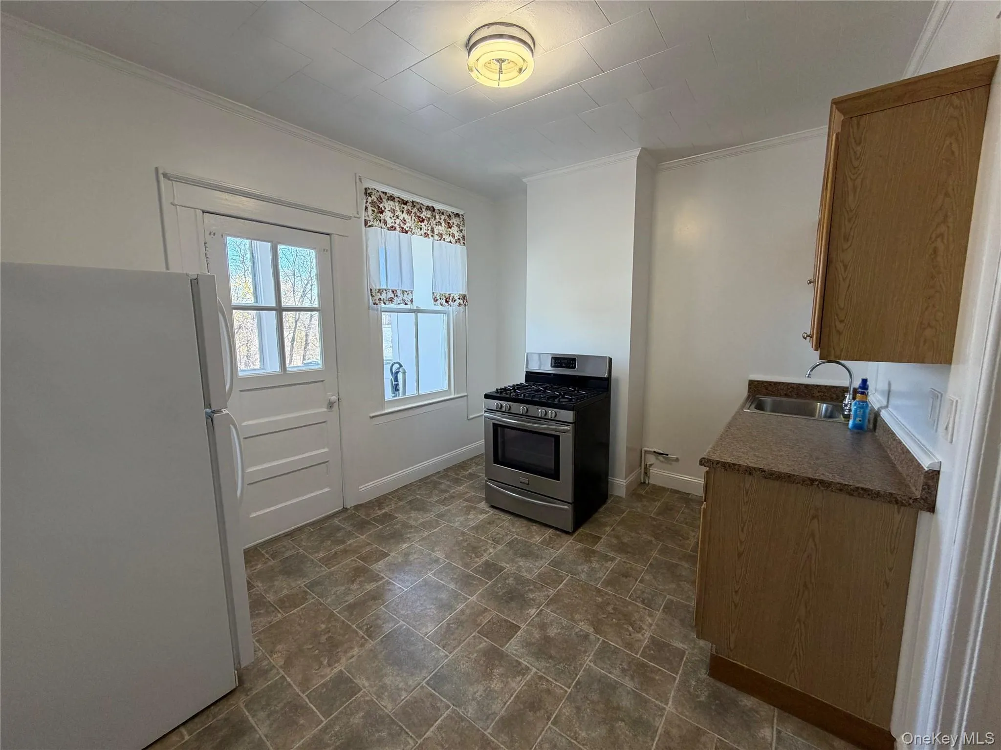 31 Garfield Street, Yonkers, NY, 2 Bedrooms Bedrooms, 5 Rooms Rooms,1 BathroomBathrooms,Residential Lease,For Rent,Garfield,0,985726 31 Garfield Street, Yonkers, NY, 2 Bedrooms Bedrooms, 5 Rooms Rooms,1 BathroomBathrooms,Residential Lease,For Rent,Garfield,0,985726