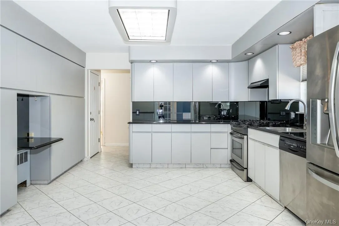 89 Ridgewood Avenue, Yonkers, NY, 3 Bedrooms Bedrooms, 6 Rooms Rooms,2 BathroomsBathrooms,Residential Lease,For Rent,Ridgewood,0,985731 89 Ridgewood Avenue, Yonkers, NY, 3 Bedrooms Bedrooms, 6 Rooms Rooms,2 BathroomsBathrooms,Residential Lease,For Rent,Ridgewood,0,985731