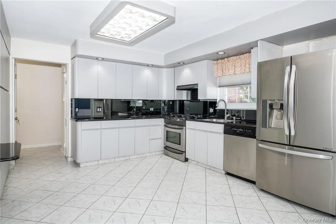 89 Ridgewood Avenue, Yonkers, NY, 3 Bedrooms Bedrooms, 6 Rooms Rooms,2 BathroomsBathrooms,Residential Lease,For Rent,Ridgewood,0,985731 89 Ridgewood Avenue, Yonkers, NY, 3 Bedrooms Bedrooms, 6 Rooms Rooms,2 BathroomsBathrooms,Residential Lease,For Rent,Ridgewood,0,985731