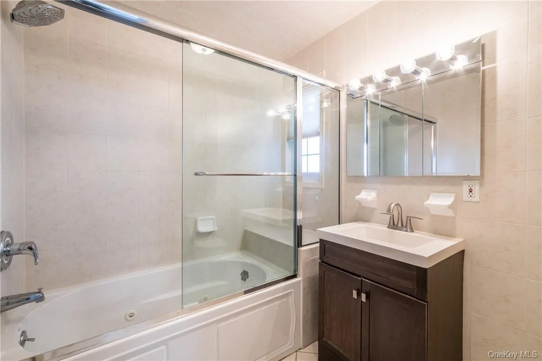 89 Ridgewood Avenue, Yonkers, NY, 3 Bedrooms Bedrooms, 6 Rooms Rooms,2 BathroomsBathrooms,Residential Lease,For Rent,Ridgewood,0,985731 89 Ridgewood Avenue, Yonkers, NY, 3 Bedrooms Bedrooms, 6 Rooms Rooms,2 BathroomsBathrooms,Residential Lease,For Rent,Ridgewood,0,985731