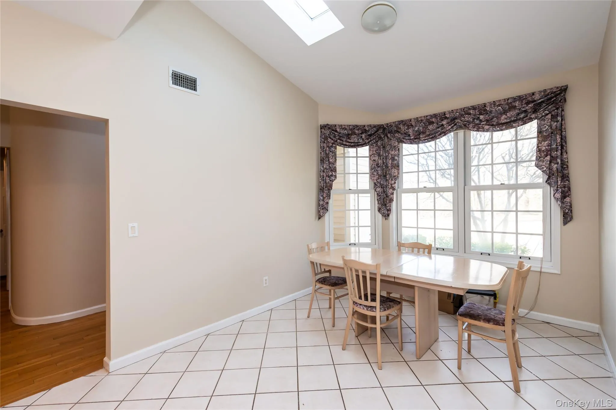 163 Doral Court, North Hempstead, NY, 3 Bedrooms Bedrooms, 7 Rooms Rooms,2 BathroomsBathrooms,Residential,For Rent,Doral,0,985776 163 Doral Court, North Hempstead, NY, 3 Bedrooms Bedrooms, 7 Rooms Rooms,2 BathroomsBathrooms,Residential,For Rent,Doral,0,985776
