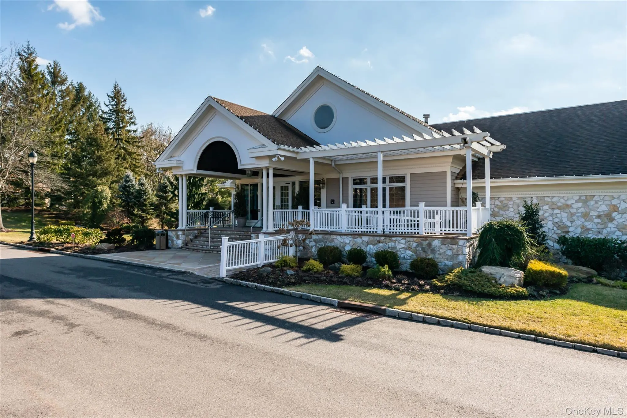 163 Doral Court, North Hempstead, NY, 3 Bedrooms Bedrooms, 7 Rooms Rooms,2 BathroomsBathrooms,Residential,For Rent,Doral,0,985776 163 Doral Court, North Hempstead, NY, 3 Bedrooms Bedrooms, 7 Rooms Rooms,2 BathroomsBathrooms,Residential,For Rent,Doral,0,985776