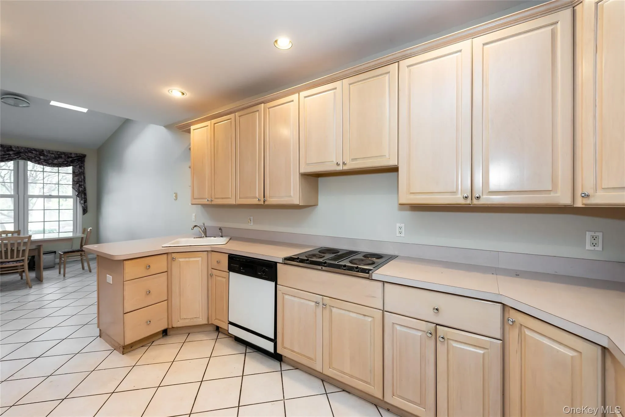 163 Doral Court, North Hempstead, NY, 3 Bedrooms Bedrooms, 7 Rooms Rooms,2 BathroomsBathrooms,Residential,For Rent,Doral,0,985776 163 Doral Court, North Hempstead, NY, 3 Bedrooms Bedrooms, 7 Rooms Rooms,2 BathroomsBathrooms,Residential,For Rent,Doral,0,985776