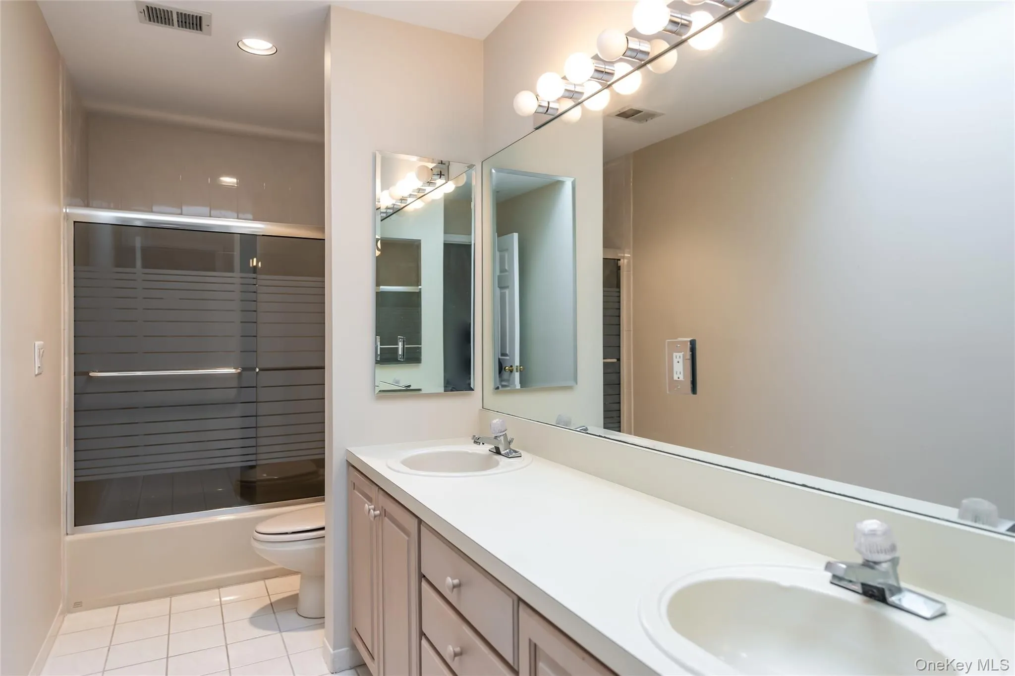 163 Doral Court, North Hempstead, NY, 3 Bedrooms Bedrooms, 7 Rooms Rooms,2 BathroomsBathrooms,Residential,For Rent,Doral,0,985776 163 Doral Court, North Hempstead, NY, 3 Bedrooms Bedrooms, 7 Rooms Rooms,2 BathroomsBathrooms,Residential,For Rent,Doral,0,985776