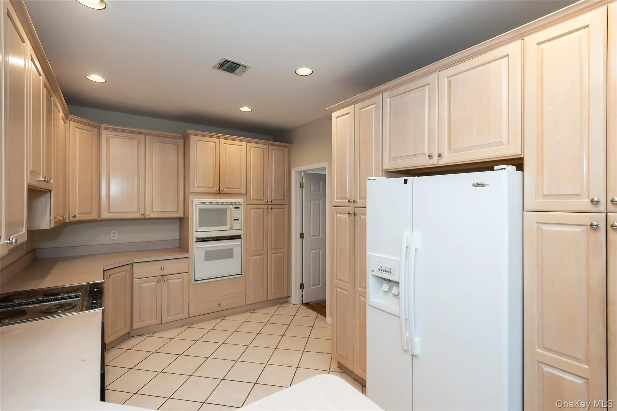 163 Doral Court, North Hempstead, NY, 3 Bedrooms Bedrooms, 7 Rooms Rooms,2 BathroomsBathrooms,Residential,For Rent,Doral,0,985776 163 Doral Court, North Hempstead, NY, 3 Bedrooms Bedrooms, 7 Rooms Rooms,2 BathroomsBathrooms,Residential,For Rent,Doral,0,985776