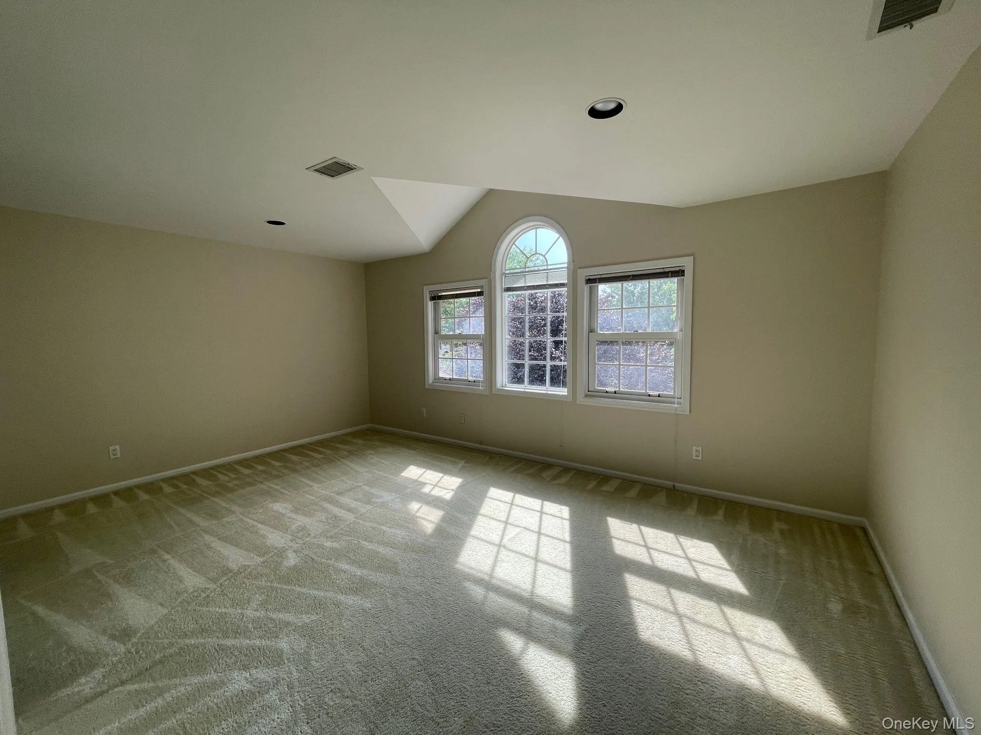 163 Doral Court, North Hempstead, NY, 3 Bedrooms Bedrooms, 7 Rooms Rooms,2 BathroomsBathrooms,Residential,For Rent,Doral,0,985776 163 Doral Court, North Hempstead, NY, 3 Bedrooms Bedrooms, 7 Rooms Rooms,2 BathroomsBathrooms,Residential,For Rent,Doral,0,985776