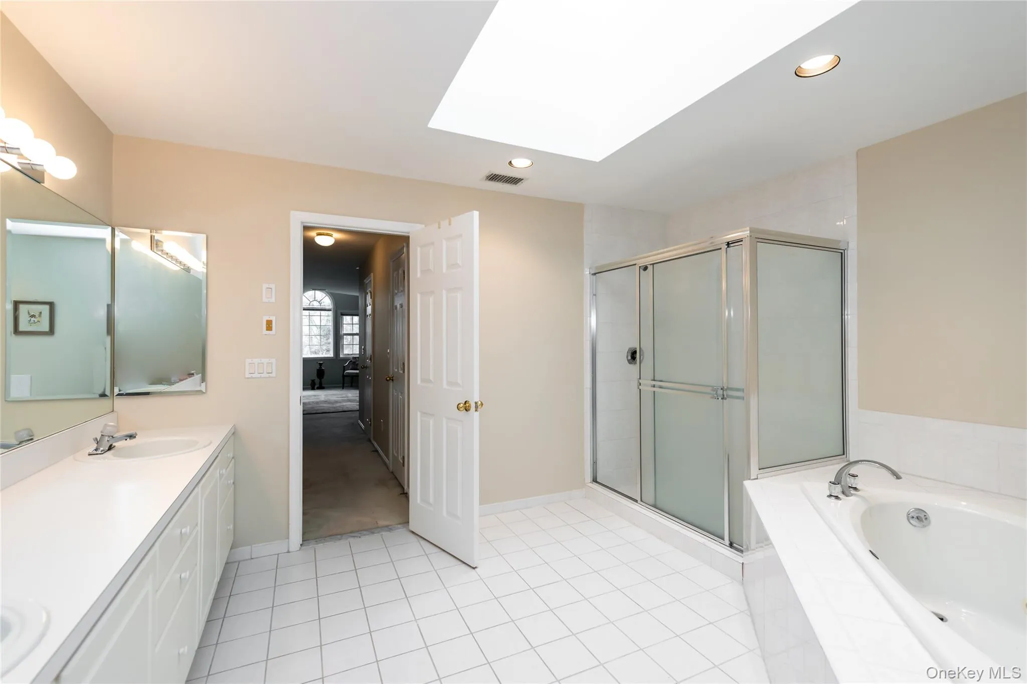 163 Doral Court, North Hempstead, NY, 3 Bedrooms Bedrooms, 7 Rooms Rooms,2 BathroomsBathrooms,Residential,For Rent,Doral,0,985776 163 Doral Court, North Hempstead, NY, 3 Bedrooms Bedrooms, 7 Rooms Rooms,2 BathroomsBathrooms,Residential,For Rent,Doral,0,985776