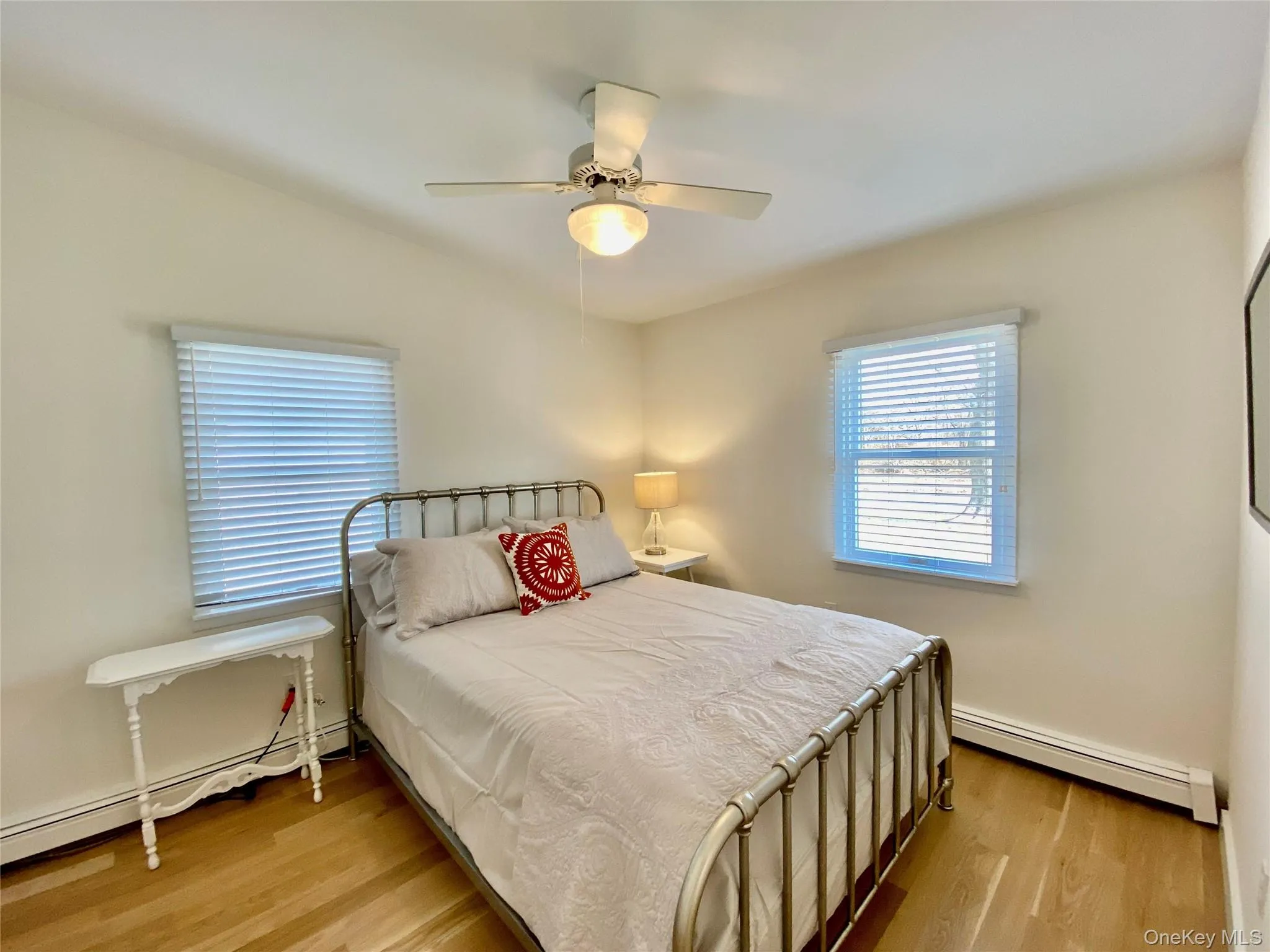With Queen bed With Queen bed