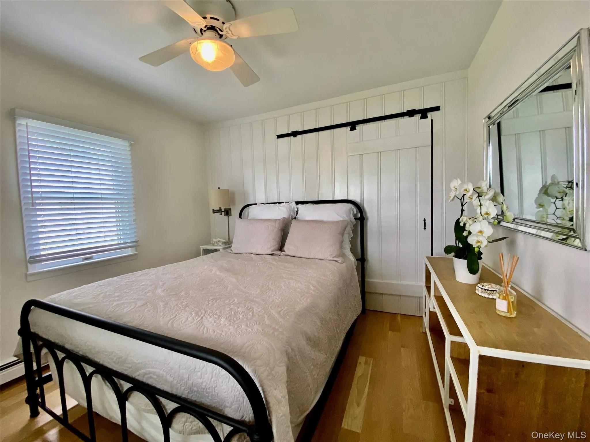 With Queen bed With Queen bed