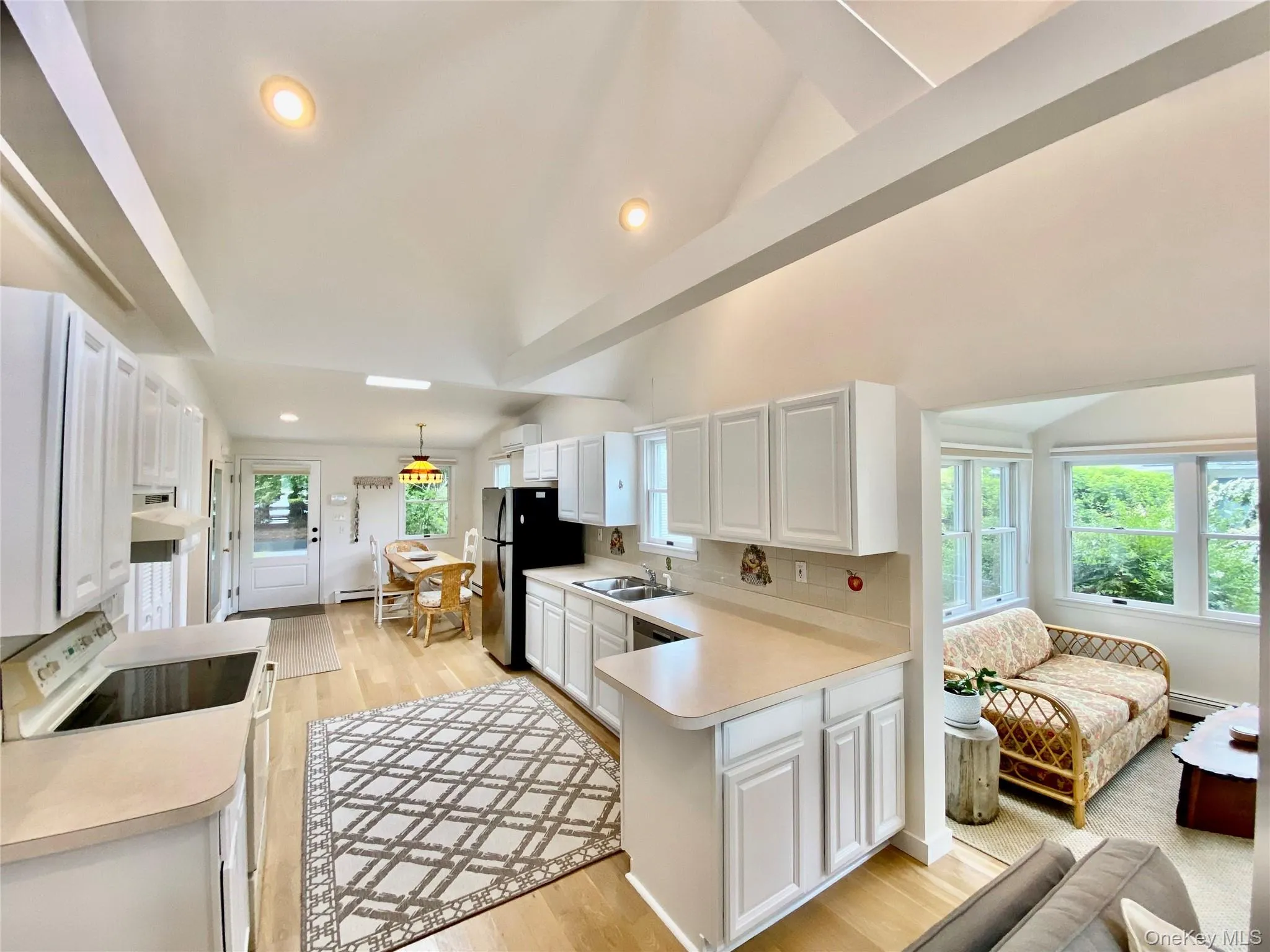 Eat In Kitchen with plenty of counter space Eat In Kitchen with plenty of counter space