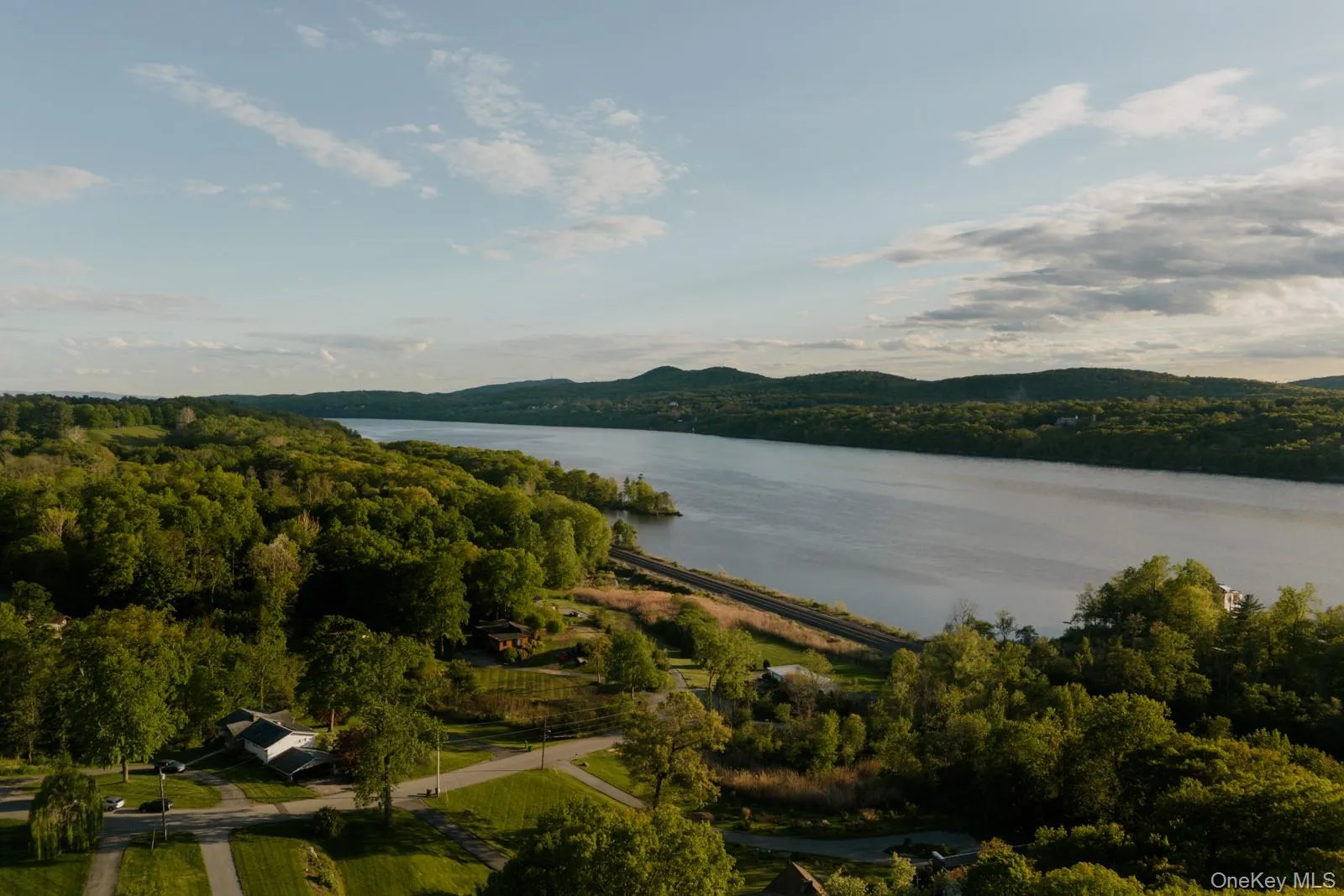 18 Scenic Drive, Hyde Park, NY, 4 Bedrooms Bedrooms, 7 Rooms Rooms,4 BathroomsBathrooms,Residential Sale,For Rent,Scenic,0,985816 18 Scenic Drive, Hyde Park, NY, 4 Bedrooms Bedrooms, 7 Rooms Rooms,4 BathroomsBathrooms,Residential Sale,For Rent,Scenic,0,985816