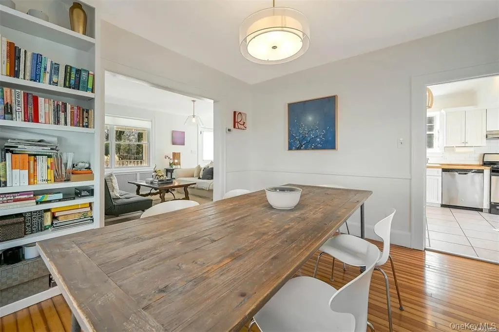 65 Main Street, Huntington, NY, 3 Bedrooms Bedrooms, 7 Rooms Rooms,1 BathroomBathrooms,Residential Lease,For Rent,Main,0,985847 65 Main Street, Huntington, NY, 3 Bedrooms Bedrooms, 7 Rooms Rooms,1 BathroomBathrooms,Residential Lease,For Rent,Main,0,985847