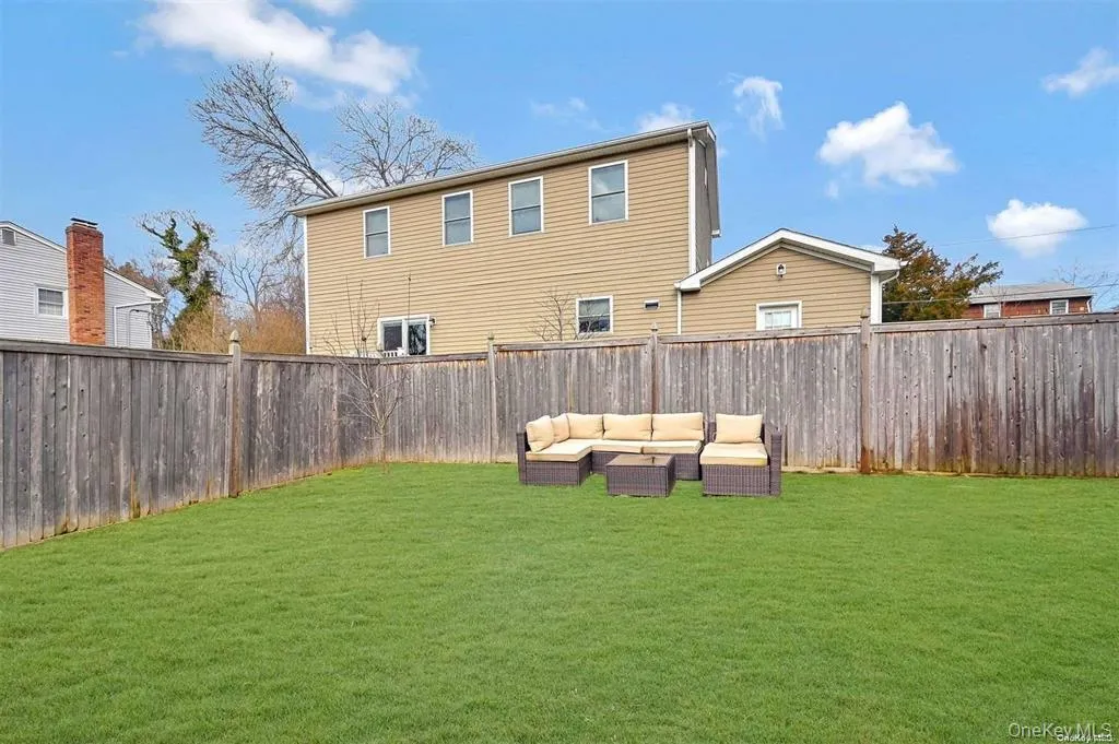 65 Main Street, Huntington, NY, 3 Bedrooms Bedrooms, 7 Rooms Rooms,1 BathroomBathrooms,Residential Lease,For Rent,Main,0,985847 65 Main Street, Huntington, NY, 3 Bedrooms Bedrooms, 7 Rooms Rooms,1 BathroomBathrooms,Residential Lease,For Rent,Main,0,985847