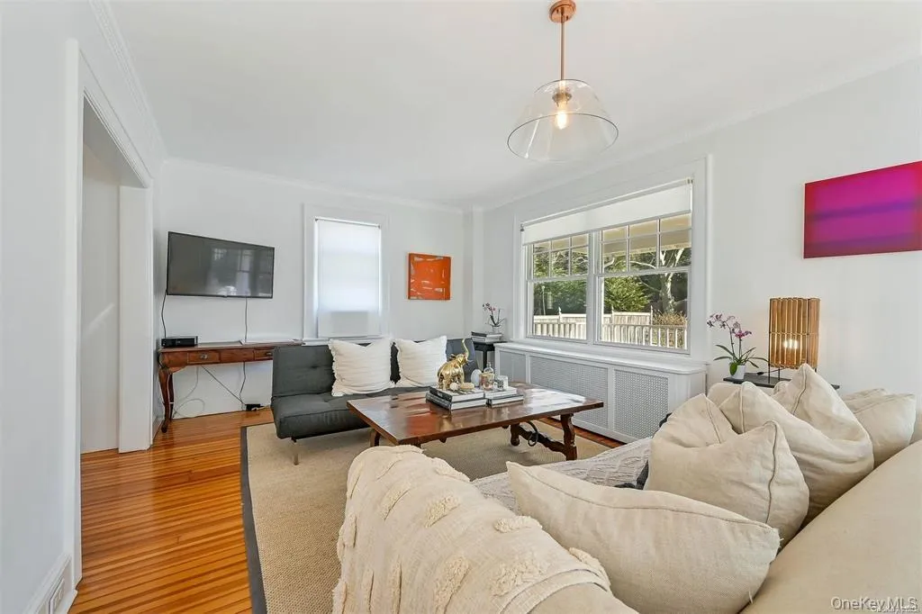 65 Main Street, Huntington, NY, 3 Bedrooms Bedrooms, 7 Rooms Rooms,1 BathroomBathrooms,Residential Lease,For Rent,Main,0,985847 65 Main Street, Huntington, NY, 3 Bedrooms Bedrooms, 7 Rooms Rooms,1 BathroomBathrooms,Residential Lease,For Rent,Main,0,985847