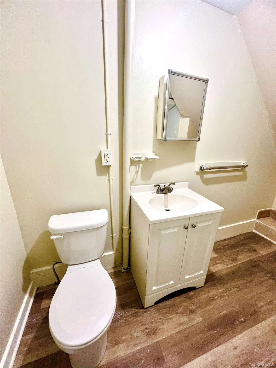 30 Knapp Avenue, Middletown, NY, 2 Bedrooms Bedrooms, 5 Rooms Rooms,1 BathroomBathrooms,Residential Lease,For Rent,Knapp,0,985909 30 Knapp Avenue, Middletown, NY, 2 Bedrooms Bedrooms, 5 Rooms Rooms,1 BathroomBathrooms,Residential Lease,For Rent,Knapp,0,985909