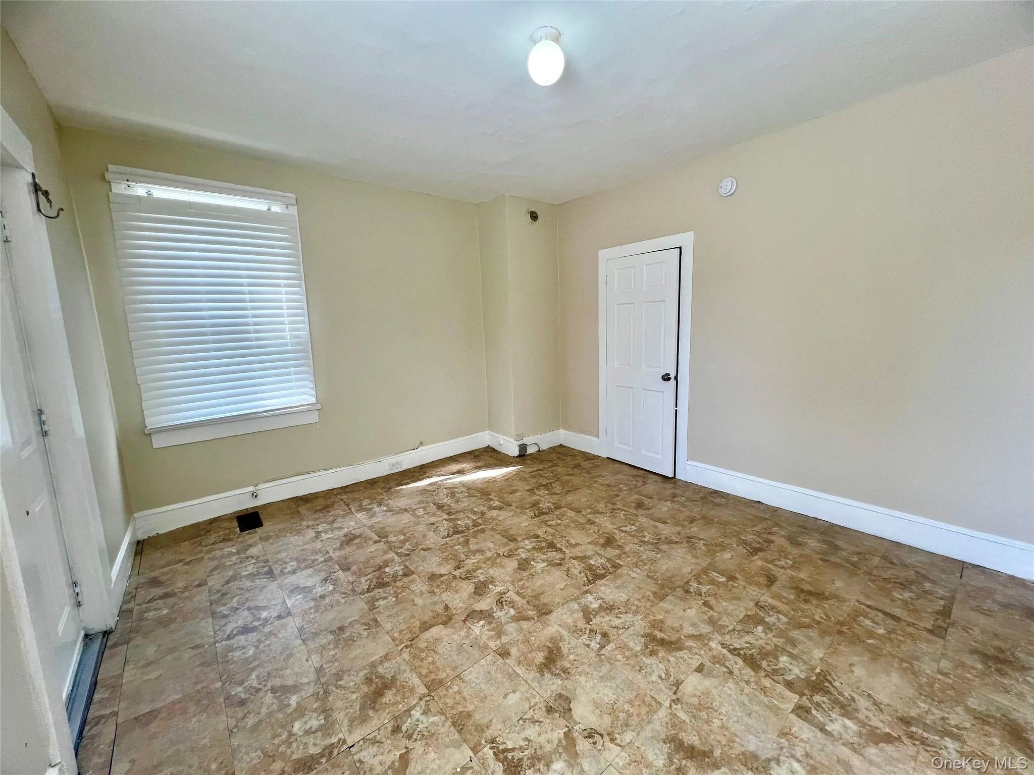 30 Knapp Avenue, Middletown, NY, 2 Bedrooms Bedrooms, 5 Rooms Rooms,1 BathroomBathrooms,Residential Lease,For Rent,Knapp,0,985909 30 Knapp Avenue, Middletown, NY, 2 Bedrooms Bedrooms, 5 Rooms Rooms,1 BathroomBathrooms,Residential Lease,For Rent,Knapp,0,985909