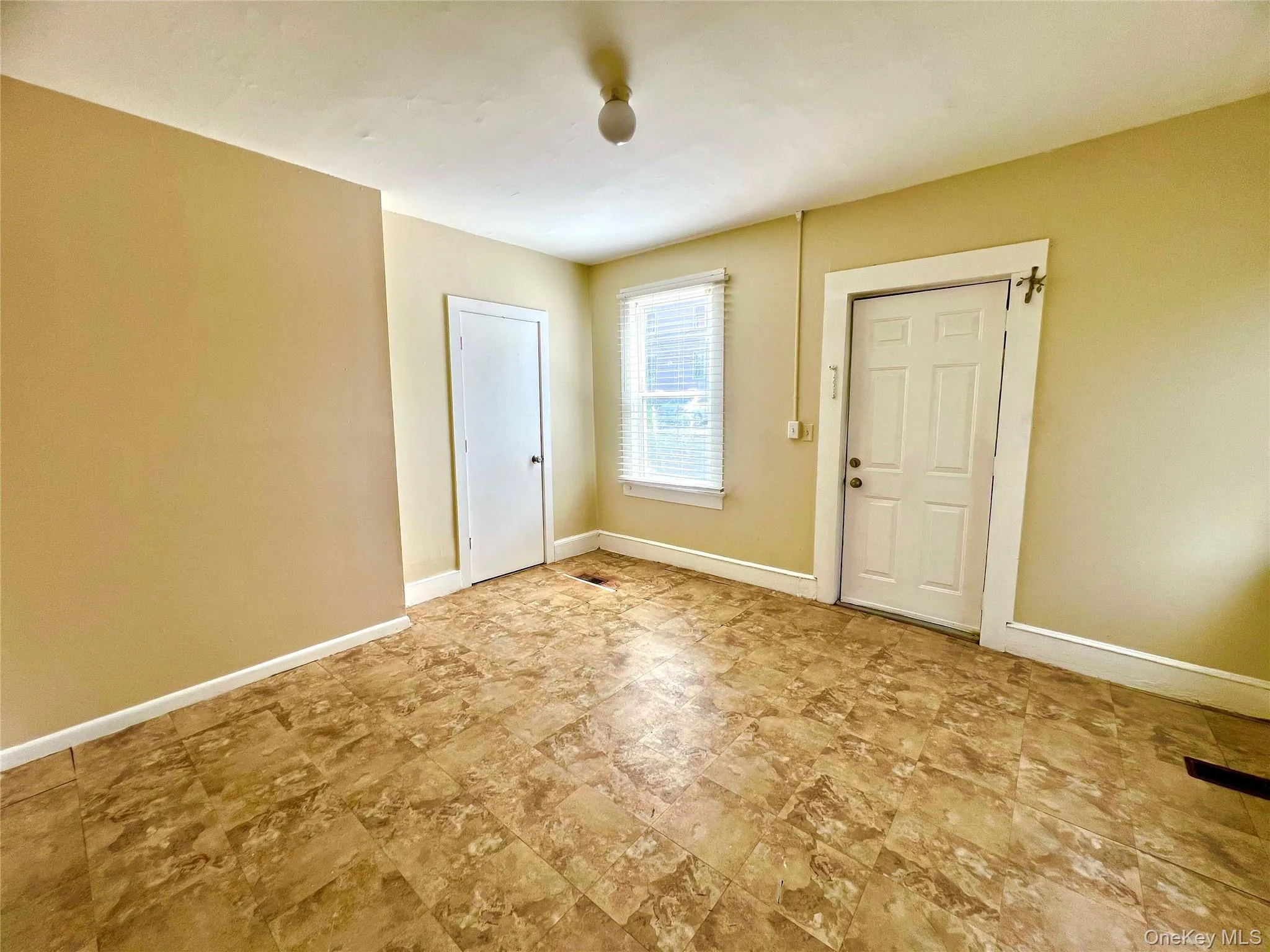 30 Knapp Avenue, Middletown, NY, 2 Bedrooms Bedrooms, 5 Rooms Rooms,1 BathroomBathrooms,Residential Lease,For Rent,Knapp,0,985909 30 Knapp Avenue, Middletown, NY, 2 Bedrooms Bedrooms, 5 Rooms Rooms,1 BathroomBathrooms,Residential Lease,For Rent,Knapp,0,985909