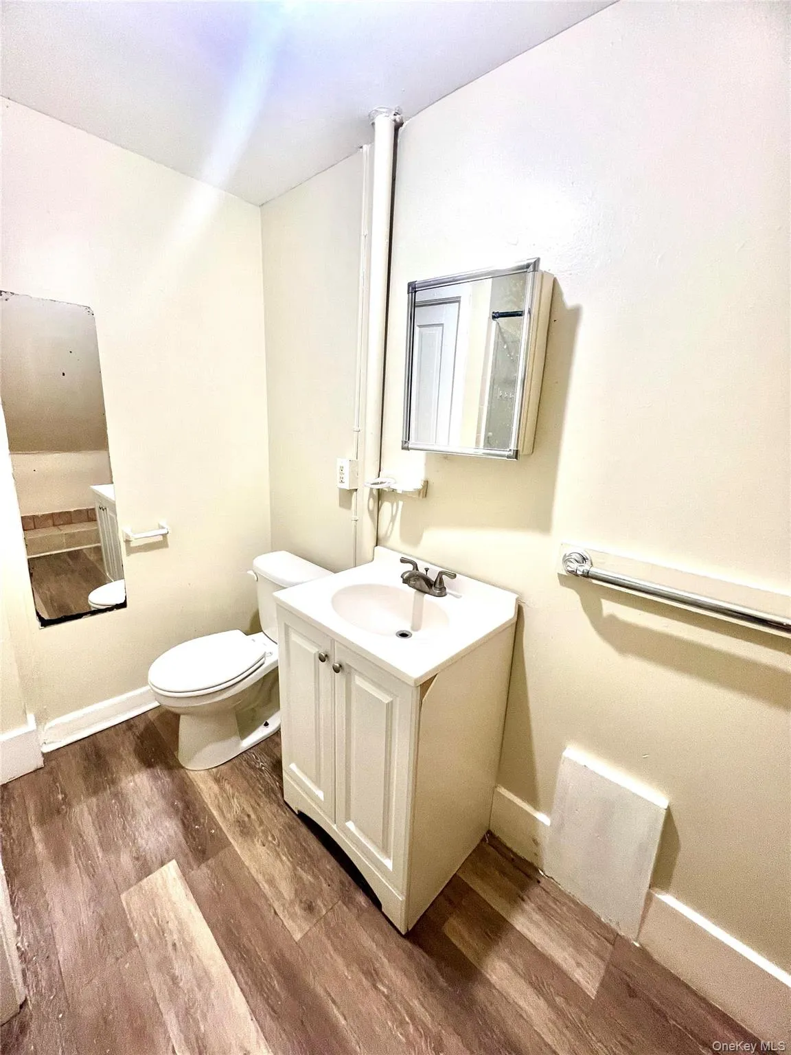 30 Knapp Avenue, Middletown, NY, 2 Bedrooms Bedrooms, 5 Rooms Rooms,1 BathroomBathrooms,Residential Lease,For Rent,Knapp,0,985909 30 Knapp Avenue, Middletown, NY, 2 Bedrooms Bedrooms, 5 Rooms Rooms,1 BathroomBathrooms,Residential Lease,For Rent,Knapp,0,985909