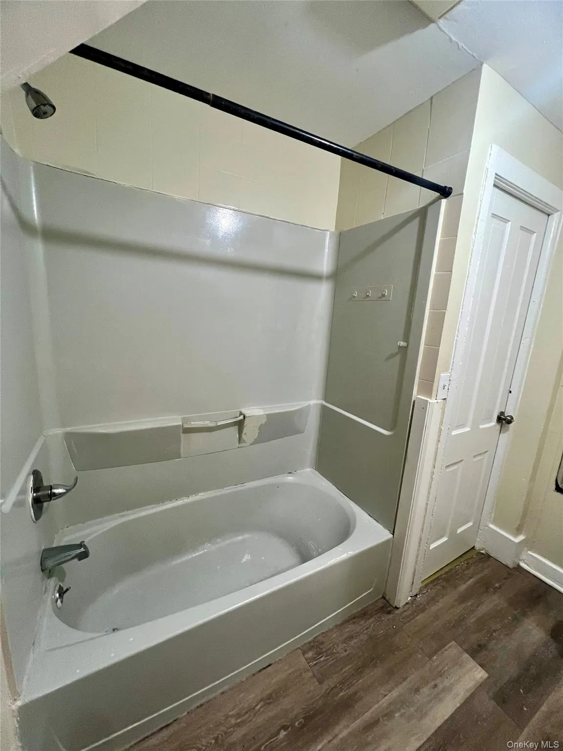 30 Knapp Avenue, Middletown, NY, 2 Bedrooms Bedrooms, 5 Rooms Rooms,1 BathroomBathrooms,Residential Lease,For Rent,Knapp,0,985909 30 Knapp Avenue, Middletown, NY, 2 Bedrooms Bedrooms, 5 Rooms Rooms,1 BathroomBathrooms,Residential Lease,For Rent,Knapp,0,985909