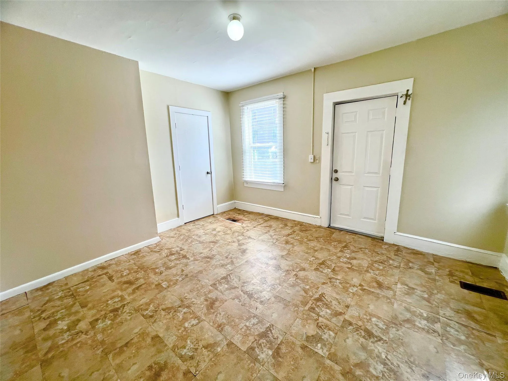 30 Knapp Avenue, Middletown, NY, 2 Bedrooms Bedrooms, 5 Rooms Rooms,1 BathroomBathrooms,Residential Lease,For Rent,Knapp,0,985909 30 Knapp Avenue, Middletown, NY, 2 Bedrooms Bedrooms, 5 Rooms Rooms,1 BathroomBathrooms,Residential Lease,For Rent,Knapp,0,985909