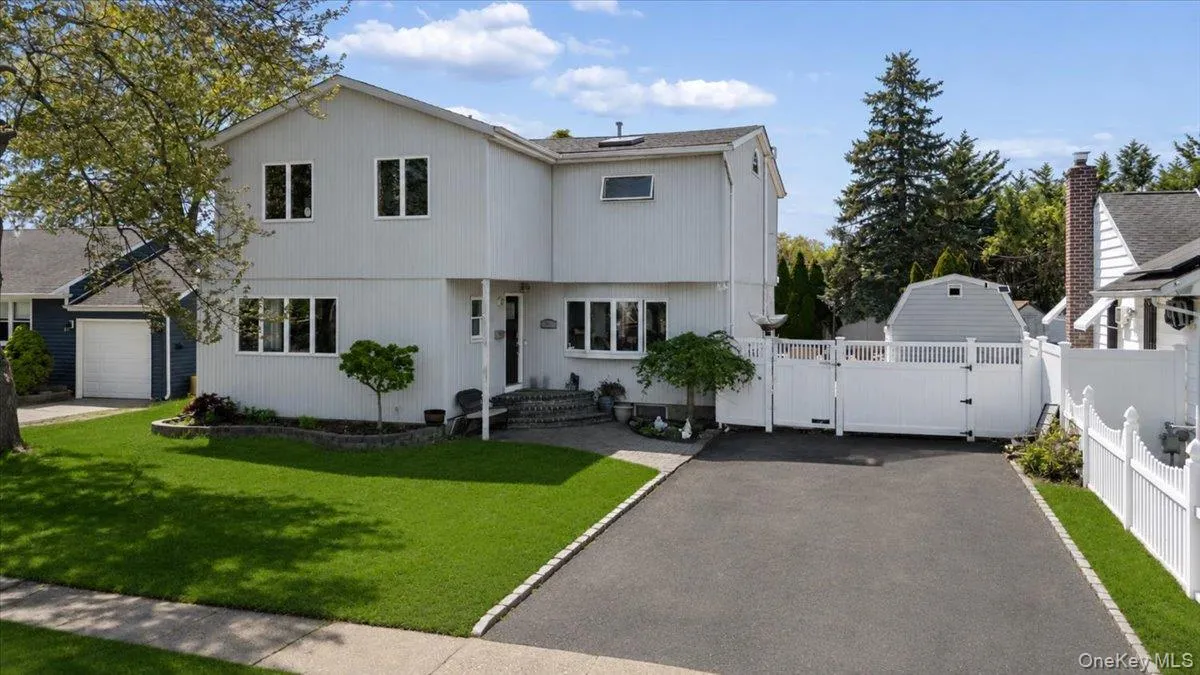 44 End Avenue, Oyster Bay, NY, 4 Bedrooms Bedrooms, 9 Rooms Rooms,4 BathroomsBathrooms,Residential,For Rent,End,0,985922 44 End Avenue, Oyster Bay, NY, 4 Bedrooms Bedrooms, 9 Rooms Rooms,4 BathroomsBathrooms,Residential,For Rent,End,0,985922