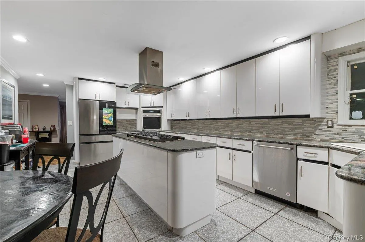 44 End Avenue, Oyster Bay, NY, 4 Bedrooms Bedrooms, 9 Rooms Rooms,4 BathroomsBathrooms,Residential,For Rent,End,0,985922 44 End Avenue, Oyster Bay, NY, 4 Bedrooms Bedrooms, 9 Rooms Rooms,4 BathroomsBathrooms,Residential,For Rent,End,0,985922