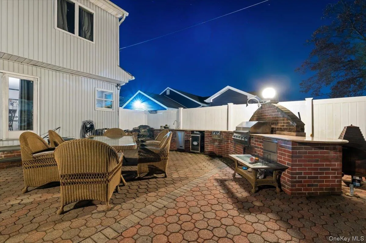 44 End Avenue, Oyster Bay, NY, 4 Bedrooms Bedrooms, 9 Rooms Rooms,4 BathroomsBathrooms,Residential,For Rent,End,0,985922 44 End Avenue, Oyster Bay, NY, 4 Bedrooms Bedrooms, 9 Rooms Rooms,4 BathroomsBathrooms,Residential,For Rent,End,0,985922