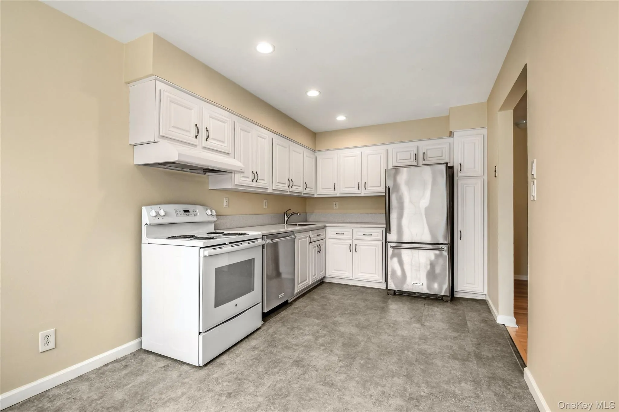 Kitchen with Laminent Flooring Kitchen with Laminent Flooring