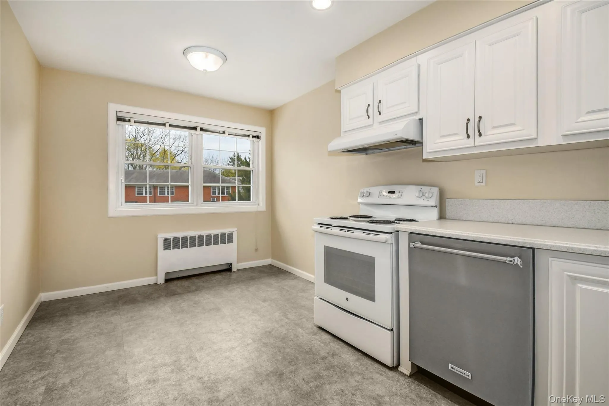 Kitchen with Electric Range, Dishwasher, & Frig/Freezer Kitchen with Electric Range, Dishwasher, & Frig/Freezer