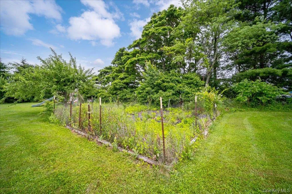 5 Sunrise Drive, Marlboro, NY, 3 Bedrooms Bedrooms, 7 Rooms Rooms,3 BathroomsBathrooms,Residential,For Rent,Sunrise,0,985944 5 Sunrise Drive, Marlboro, NY, 3 Bedrooms Bedrooms, 7 Rooms Rooms,3 BathroomsBathrooms,Residential,For Rent,Sunrise,0,985944