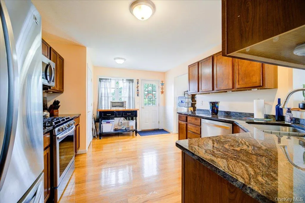5 Sunrise Drive, Marlboro, NY, 3 Bedrooms Bedrooms, 7 Rooms Rooms,3 BathroomsBathrooms,Residential,For Rent,Sunrise,0,985944 5 Sunrise Drive, Marlboro, NY, 3 Bedrooms Bedrooms, 7 Rooms Rooms,3 BathroomsBathrooms,Residential,For Rent,Sunrise,0,985944