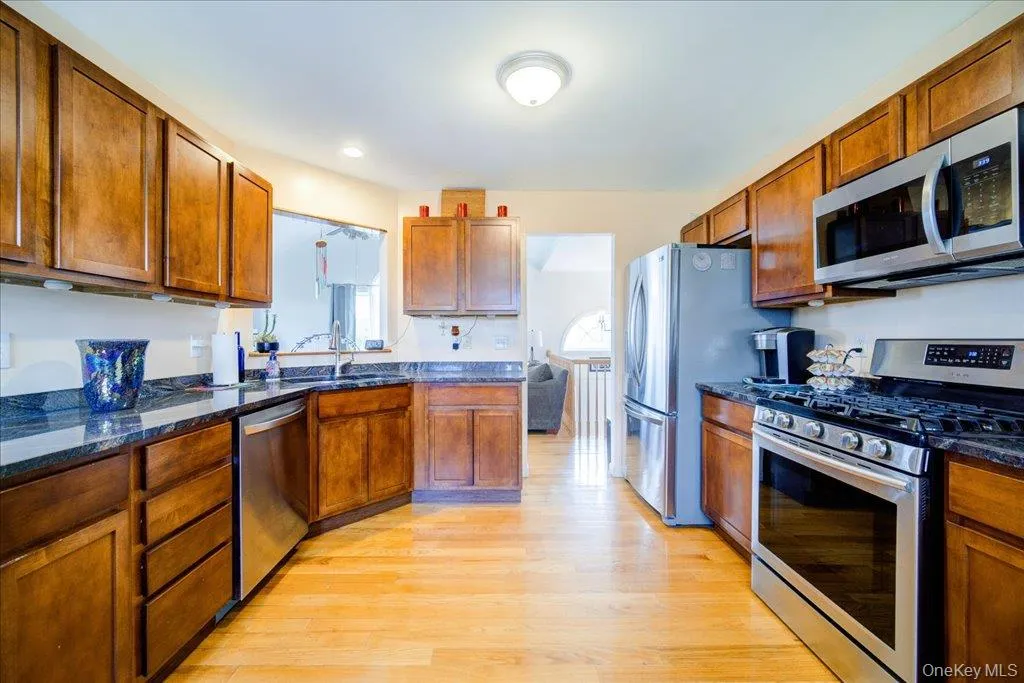 5 Sunrise Drive, Marlboro, NY, 3 Bedrooms Bedrooms, 7 Rooms Rooms,3 BathroomsBathrooms,Residential,For Rent,Sunrise,0,985944 5 Sunrise Drive, Marlboro, NY, 3 Bedrooms Bedrooms, 7 Rooms Rooms,3 BathroomsBathrooms,Residential,For Rent,Sunrise,0,985944