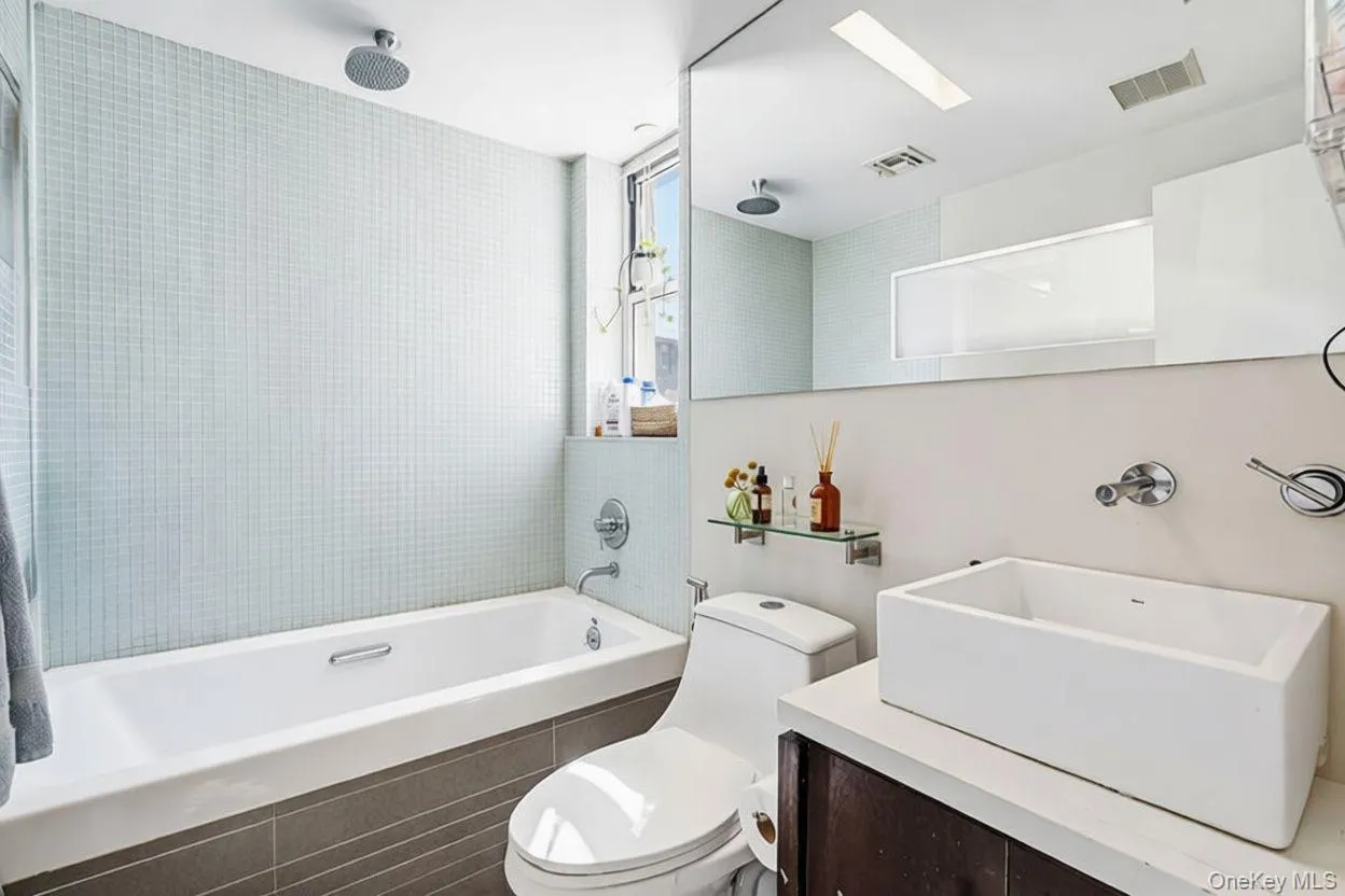 96 Woodpoint Road, New York, NY, 2 Bedrooms Bedrooms, 4 Rooms Rooms,2 BathroomsBathrooms,Residential,For Rent,Woodpoint,0,985957 96 Woodpoint Road, New York, NY, 2 Bedrooms Bedrooms, 4 Rooms Rooms,2 BathroomsBathrooms,Residential,For Rent,Woodpoint,0,985957