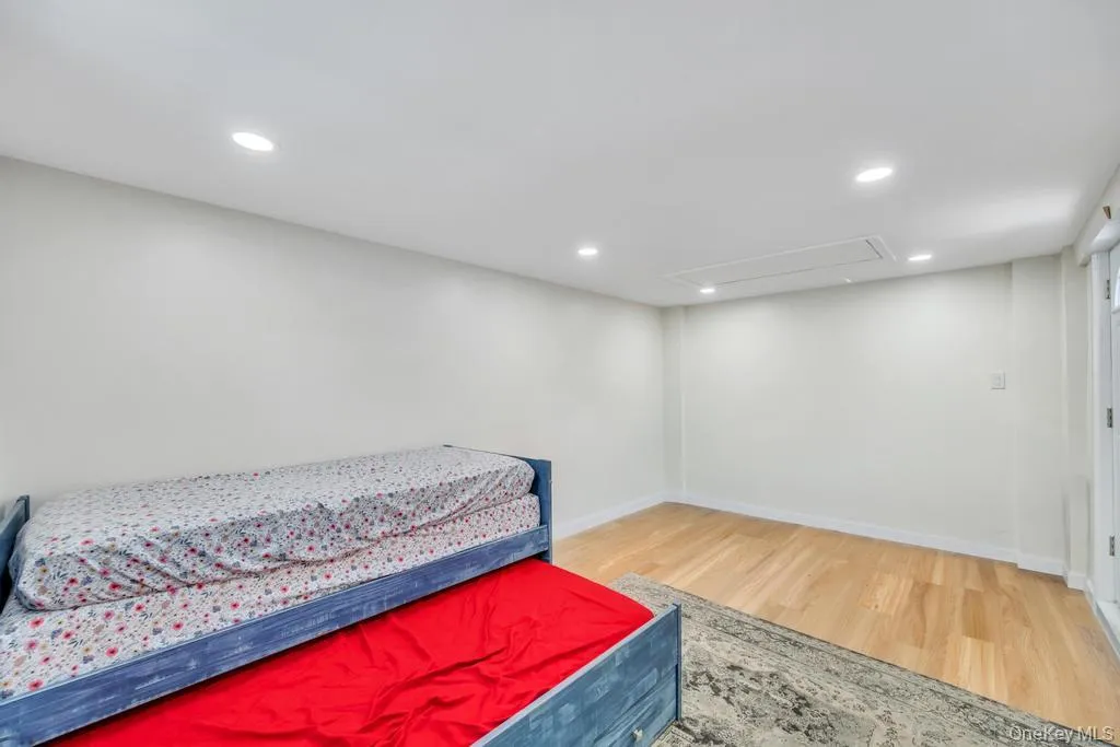 8638 232nd Street, New York, NY, 5 Bedrooms Bedrooms, 8 Rooms Rooms,2 BathroomsBathrooms,Residential,For Rent,232nd,0,985958 8638 232nd Street, New York, NY, 5 Bedrooms Bedrooms, 8 Rooms Rooms,2 BathroomsBathrooms,Residential,For Rent,232nd,0,985958