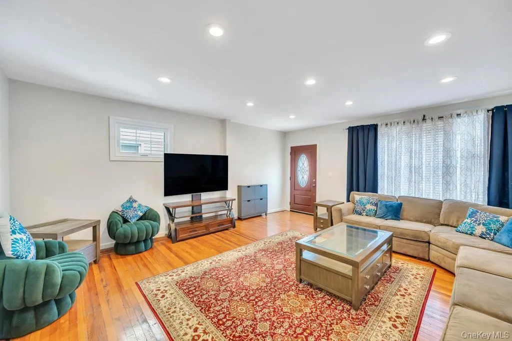 8638 232nd Street, New York, NY, 5 Bedrooms Bedrooms, 8 Rooms Rooms,2 BathroomsBathrooms,Residential,For Rent,232nd,0,985958 8638 232nd Street, New York, NY, 5 Bedrooms Bedrooms, 8 Rooms Rooms,2 BathroomsBathrooms,Residential,For Rent,232nd,0,985958