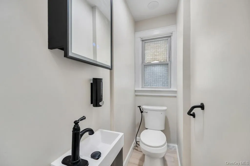 8638 232nd Street, New York, NY, 5 Bedrooms Bedrooms, 8 Rooms Rooms,2 BathroomsBathrooms,Residential,For Rent,232nd,0,985958 8638 232nd Street, New York, NY, 5 Bedrooms Bedrooms, 8 Rooms Rooms,2 BathroomsBathrooms,Residential,For Rent,232nd,0,985958