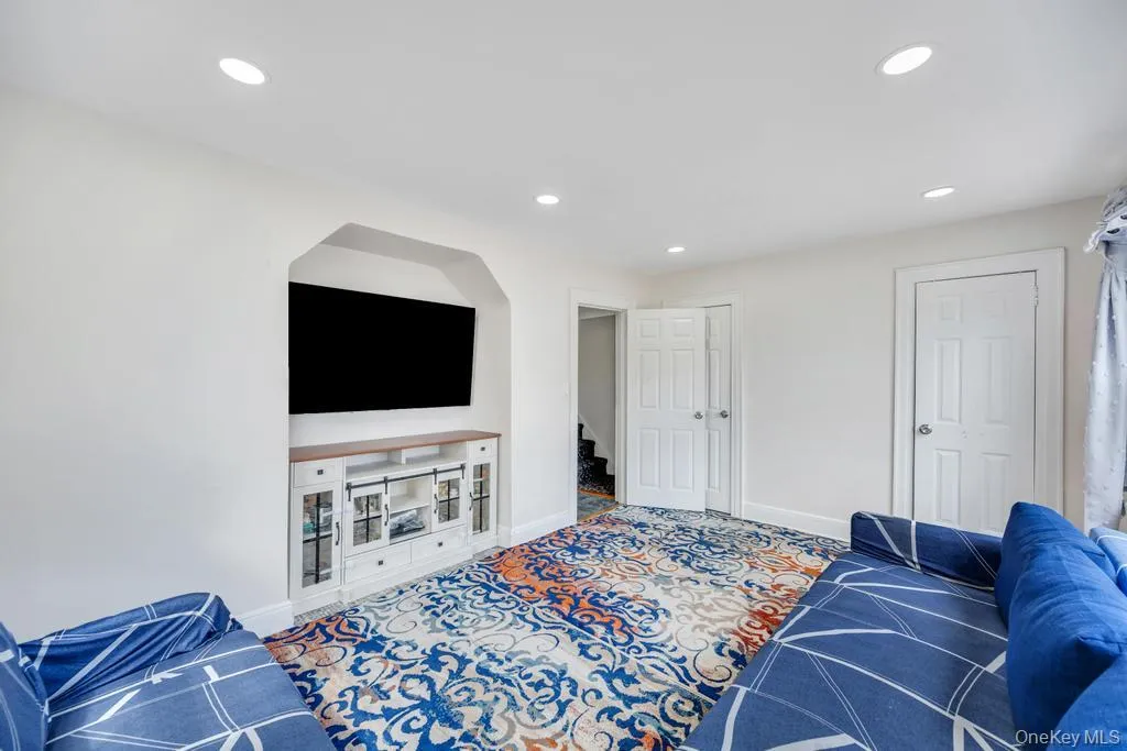 8638 232nd Street, New York, NY, 5 Bedrooms Bedrooms, 8 Rooms Rooms,2 BathroomsBathrooms,Residential,For Rent,232nd,0,985958 8638 232nd Street, New York, NY, 5 Bedrooms Bedrooms, 8 Rooms Rooms,2 BathroomsBathrooms,Residential,For Rent,232nd,0,985958