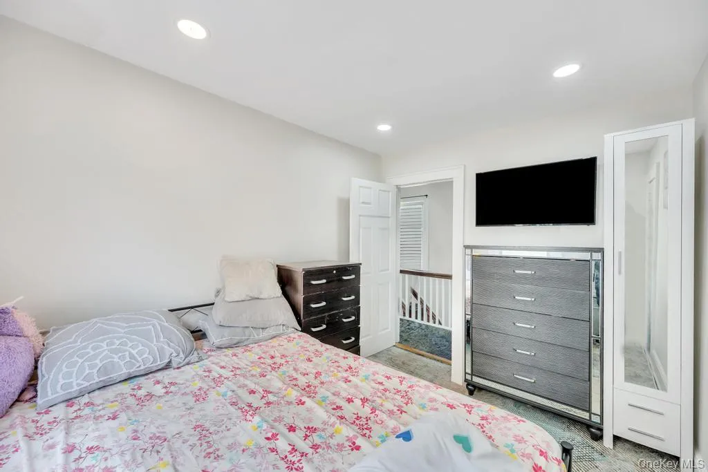 8638 232nd Street, New York, NY, 5 Bedrooms Bedrooms, 8 Rooms Rooms,2 BathroomsBathrooms,Residential,For Rent,232nd,0,985958 8638 232nd Street, New York, NY, 5 Bedrooms Bedrooms, 8 Rooms Rooms,2 BathroomsBathrooms,Residential,For Rent,232nd,0,985958