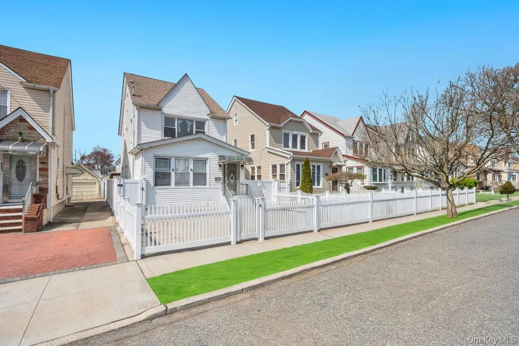 8638 232nd Street, New York, NY, 5 Bedrooms Bedrooms, 8 Rooms Rooms,2 BathroomsBathrooms,Residential,For Rent,232nd,0,985958 8638 232nd Street, New York, NY, 5 Bedrooms Bedrooms, 8 Rooms Rooms,2 BathroomsBathrooms,Residential,For Rent,232nd,0,985958