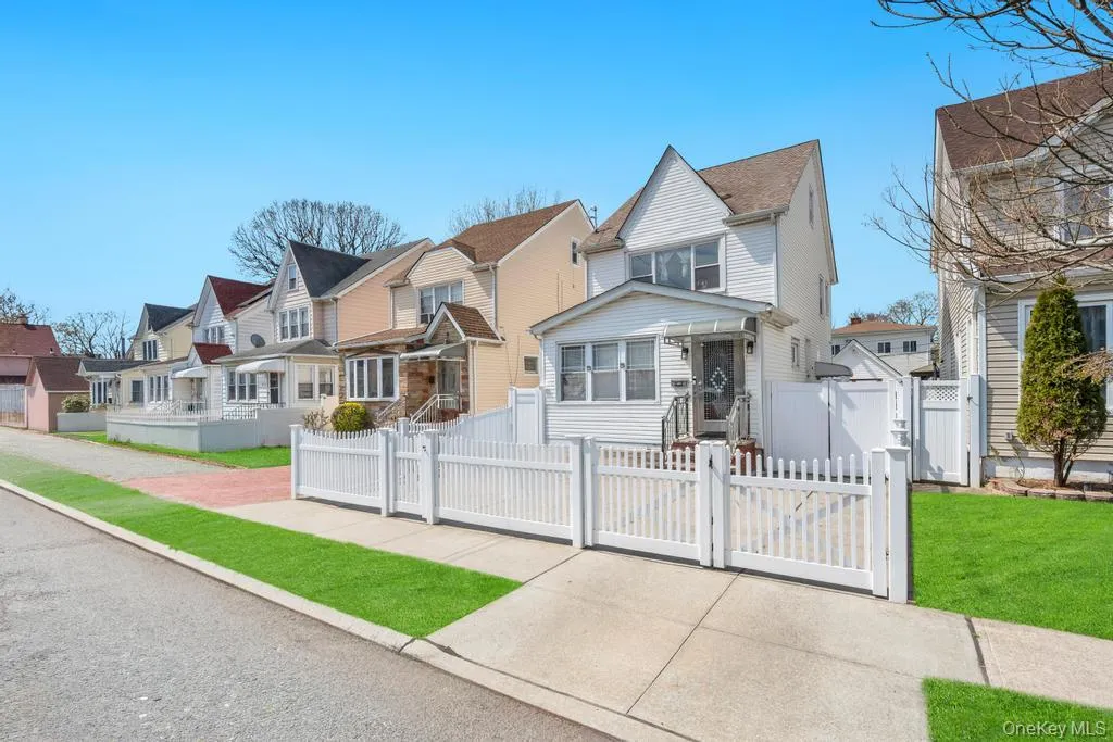 8638 232nd Street, New York, NY, 5 Bedrooms Bedrooms, 8 Rooms Rooms,2 BathroomsBathrooms,Residential,For Rent,232nd,0,985958 8638 232nd Street, New York, NY, 5 Bedrooms Bedrooms, 8 Rooms Rooms,2 BathroomsBathrooms,Residential,For Rent,232nd,0,985958