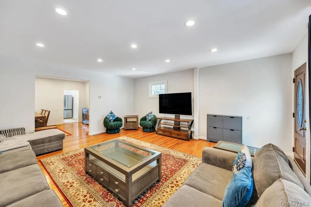 8638 232nd Street, New York, NY, 5 Bedrooms Bedrooms, 8 Rooms Rooms,2 BathroomsBathrooms,Residential,For Rent,232nd,0,985958 8638 232nd Street, New York, NY, 5 Bedrooms Bedrooms, 8 Rooms Rooms,2 BathroomsBathrooms,Residential,For Rent,232nd,0,985958
